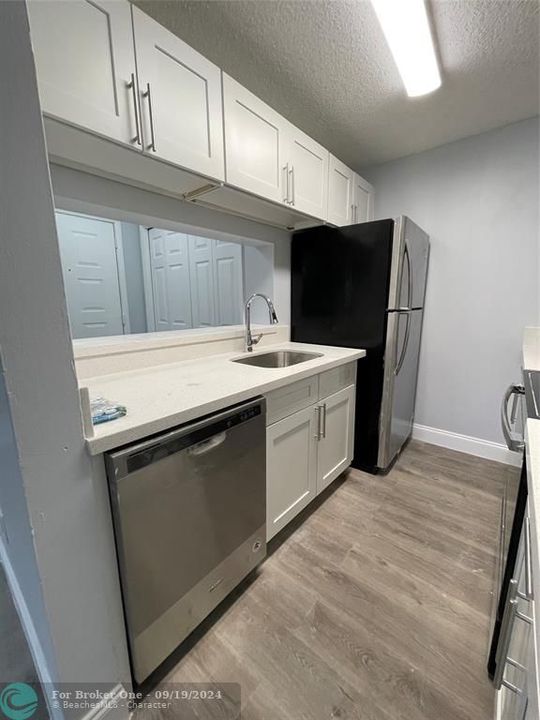 For Rent: $1,900 (2 beds, 1 baths, 900 Square Feet)