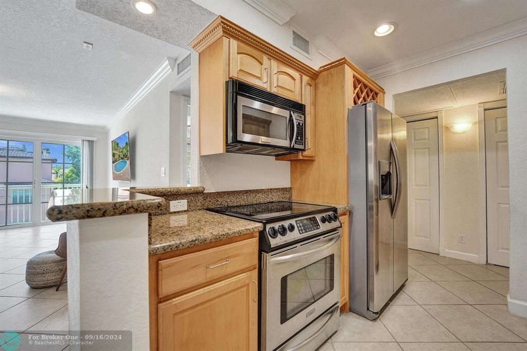 For Rent: $2,100 (2 beds, 2 baths, 960 Square Feet)