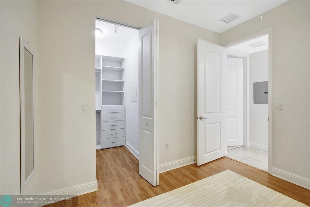 For Sale: $375,000 (2 beds, 2 baths, 1159 Square Feet)