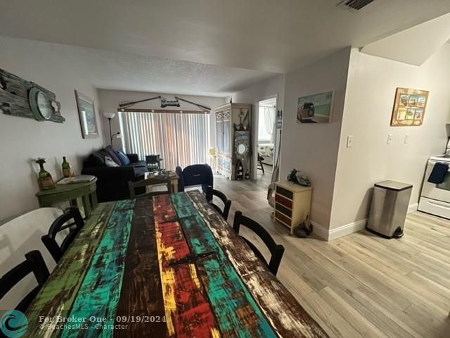 For Rent: $2,500 (1 beds, 1 baths, 577 Square Feet)