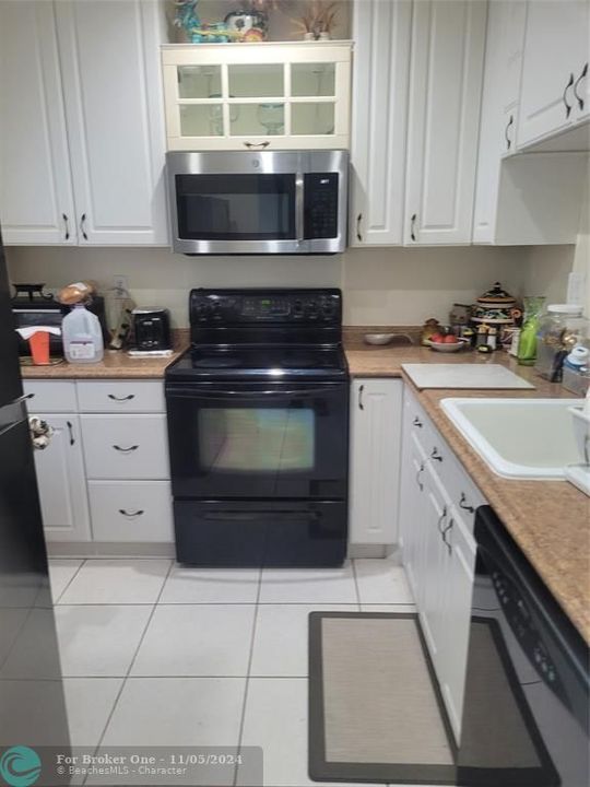 For Sale: $165,000 (2 beds, 2 baths, 944 Square Feet)