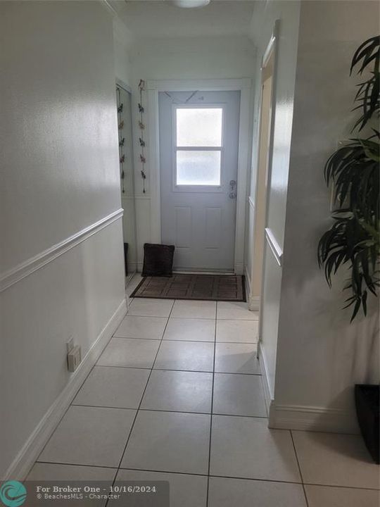 For Sale: $165,000 (2 beds, 2 baths, 944 Square Feet)