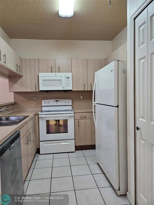 For Rent: $2,950 (3 beds, 2 baths, 1416 Square Feet)