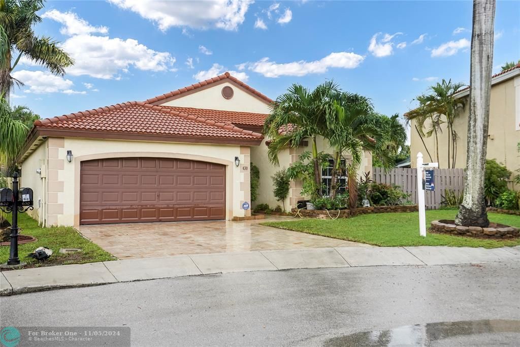 Active With Contract: $625,000 (3 beds, 2 baths, 1384 Square Feet)