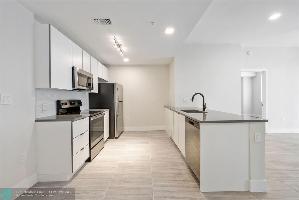 For Rent: $2,590 (2 beds, 2 baths, 992 Square Feet)