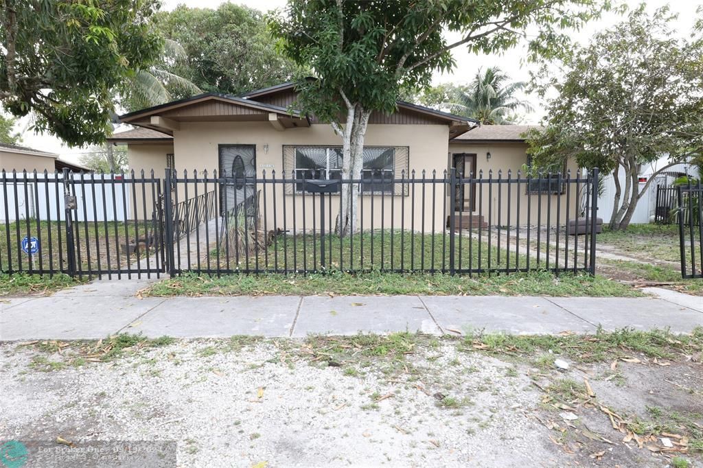 For Rent: $3,000 (3 beds, 1 baths, 2136 Square Feet)