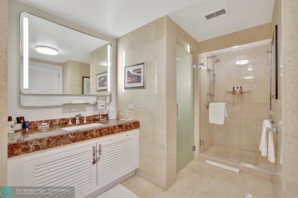 For Sale: $1,350,000 (1 beds, 1 baths, 859 Square Feet)