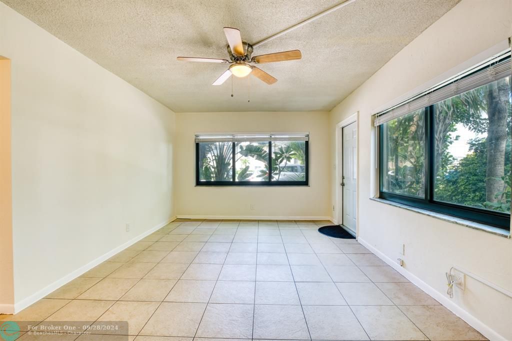 Active With Contract: $2,100 (2 beds, 1 baths, 750 Square Feet)