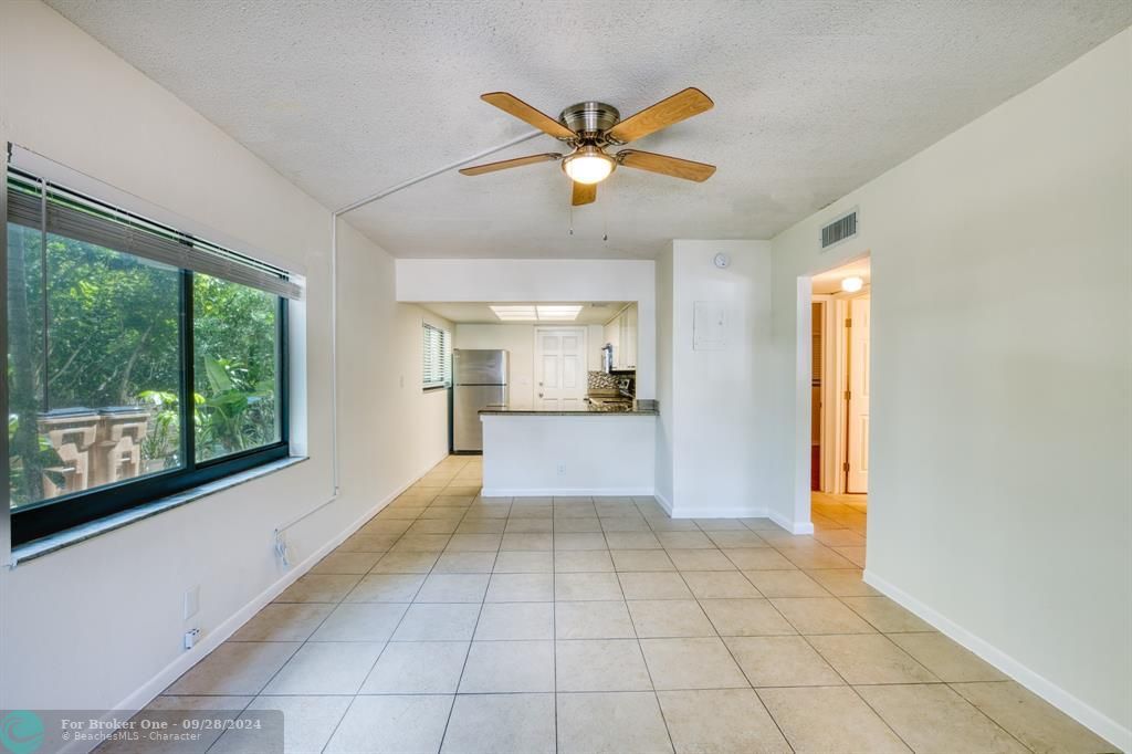 Active With Contract: $2,100 (2 beds, 1 baths, 750 Square Feet)