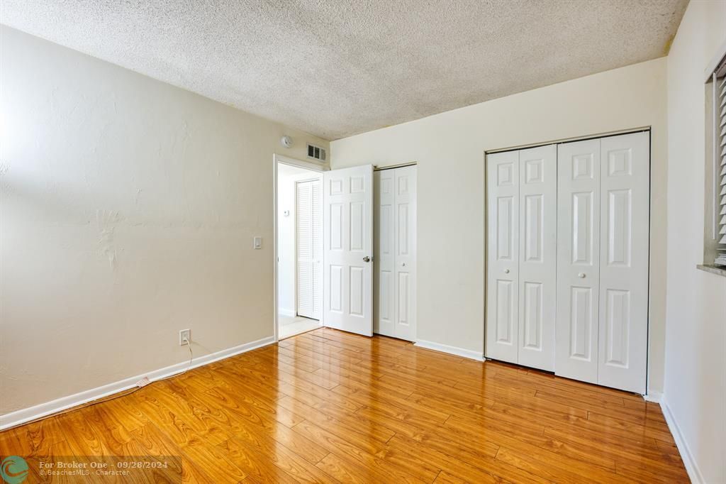 Active With Contract: $2,100 (2 beds, 1 baths, 750 Square Feet)