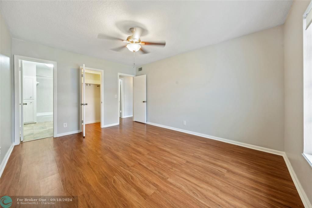 For Rent: $2,350 (2 beds, 2 baths, 1100 Square Feet)