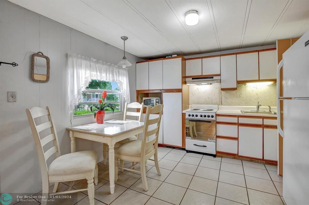 For Sale: $279,000 (2 beds, 2 baths, 1473 Square Feet)