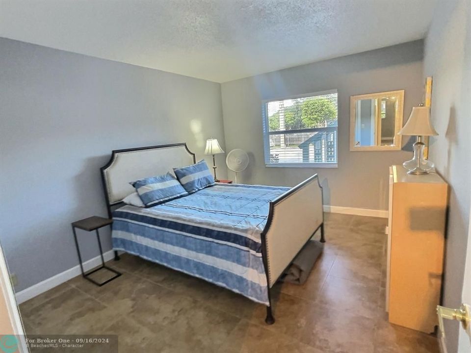 Active With Contract: $237,000 (2 beds, 1 baths, 842 Square Feet)