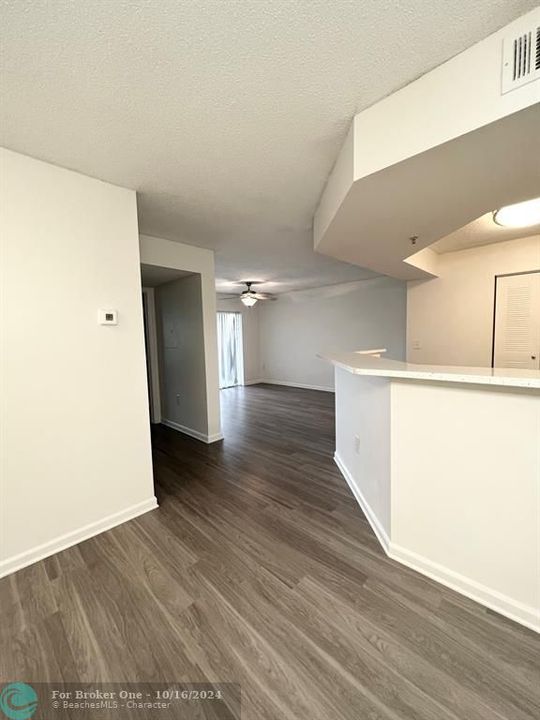 For Rent: $1,699 (1 beds, 1 baths, 795 Square Feet)