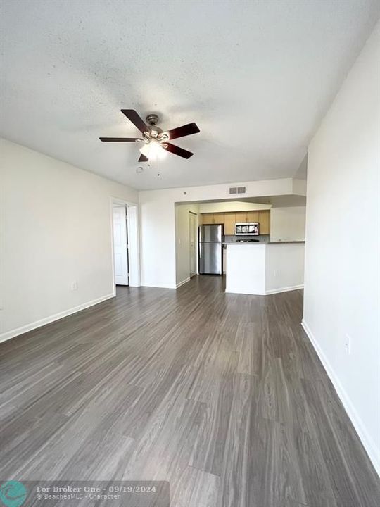 For Rent: $1,699 (1 beds, 1 baths, 795 Square Feet)