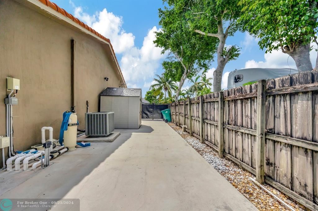 Active With Contract: $695,000 (4 beds, 2 baths, 1786 Square Feet)