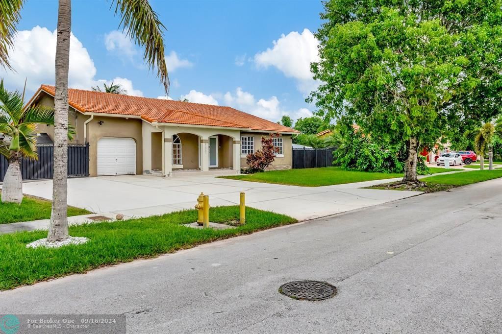 Active With Contract: $695,000 (4 beds, 2 baths, 1786 Square Feet)