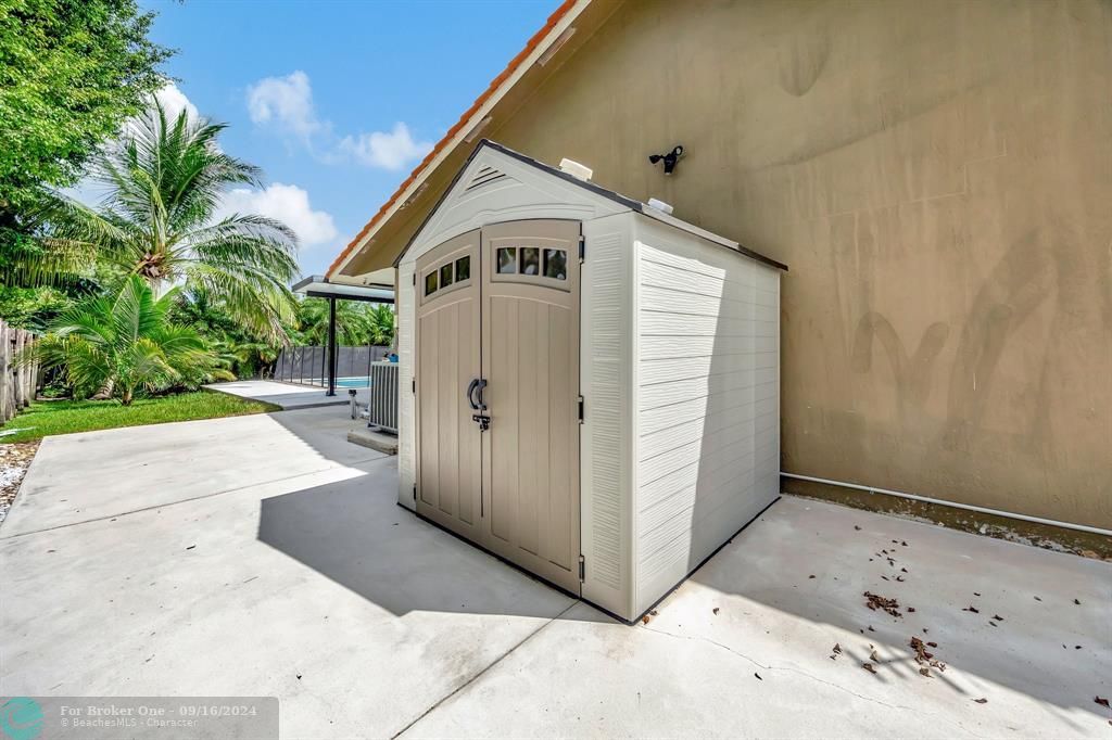 Active With Contract: $695,000 (4 beds, 2 baths, 1786 Square Feet)