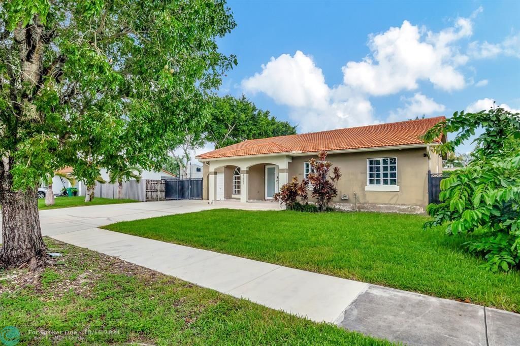 Active With Contract: $695,000 (4 beds, 2 baths, 1786 Square Feet)