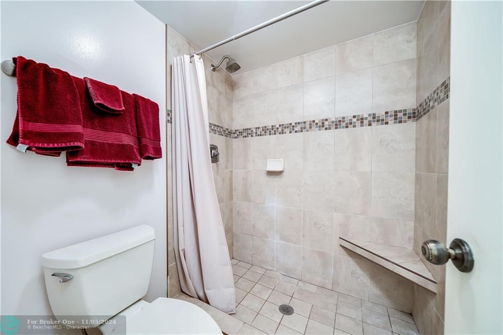 For Sale: $184,999 (2 beds, 2 baths, 1220 Square Feet)