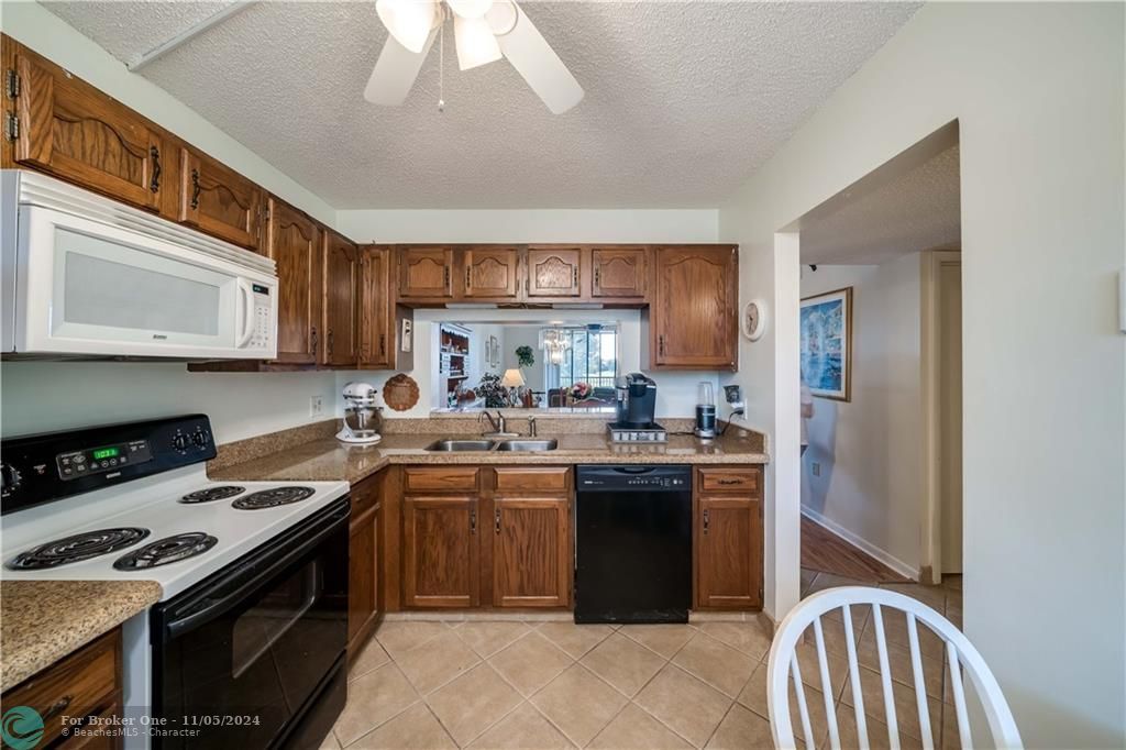 For Sale: $184,999 (2 beds, 2 baths, 1220 Square Feet)