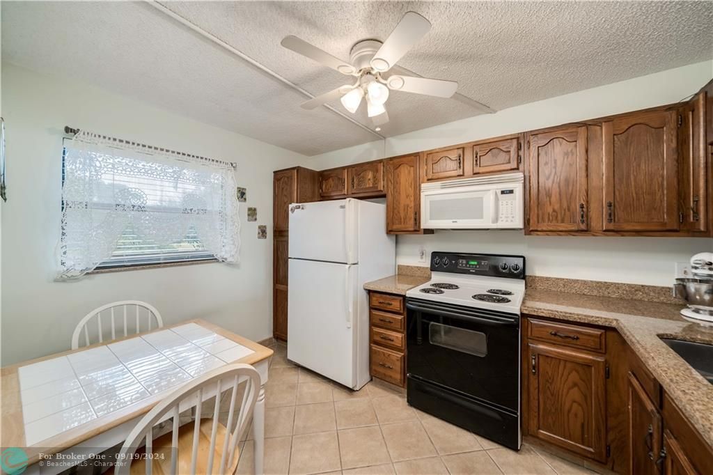 For Sale: $184,999 (2 beds, 2 baths, 1220 Square Feet)