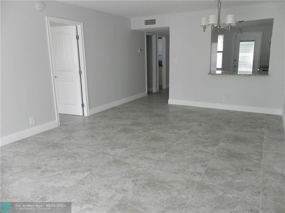 For Sale: $155,000 (1 beds, 1 baths, 775 Square Feet)