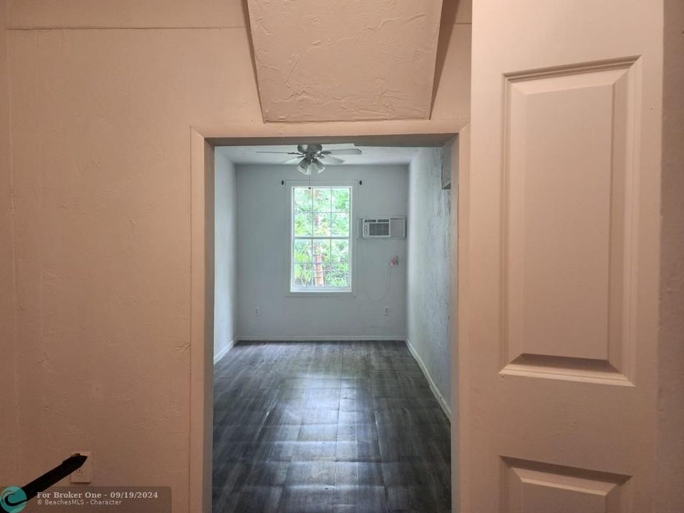 For Rent: $1,250 (1 beds, 1 baths, 1471 Square Feet)