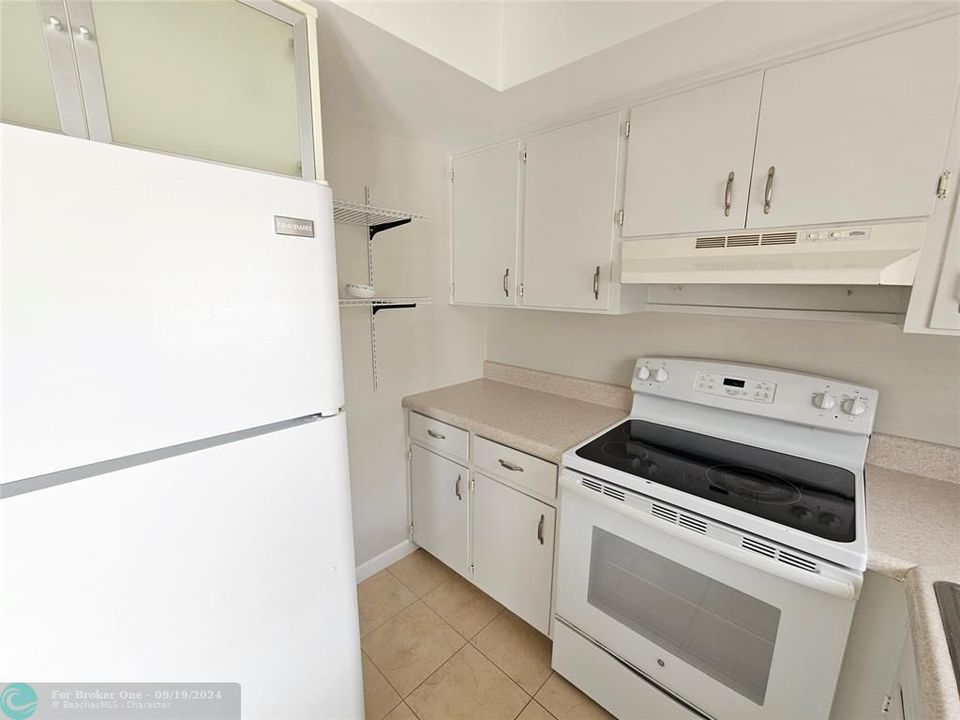 For Sale: $2,000 (2 beds, 1 baths, 700 Square Feet)