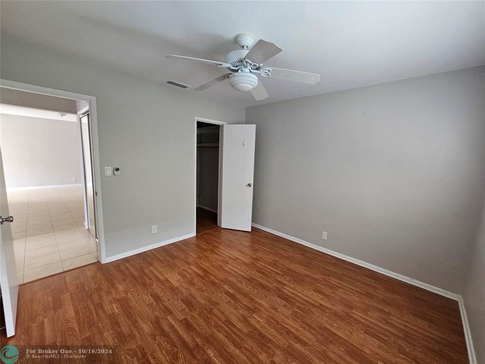 For Sale: $2,000 (2 beds, 1 baths, 700 Square Feet)