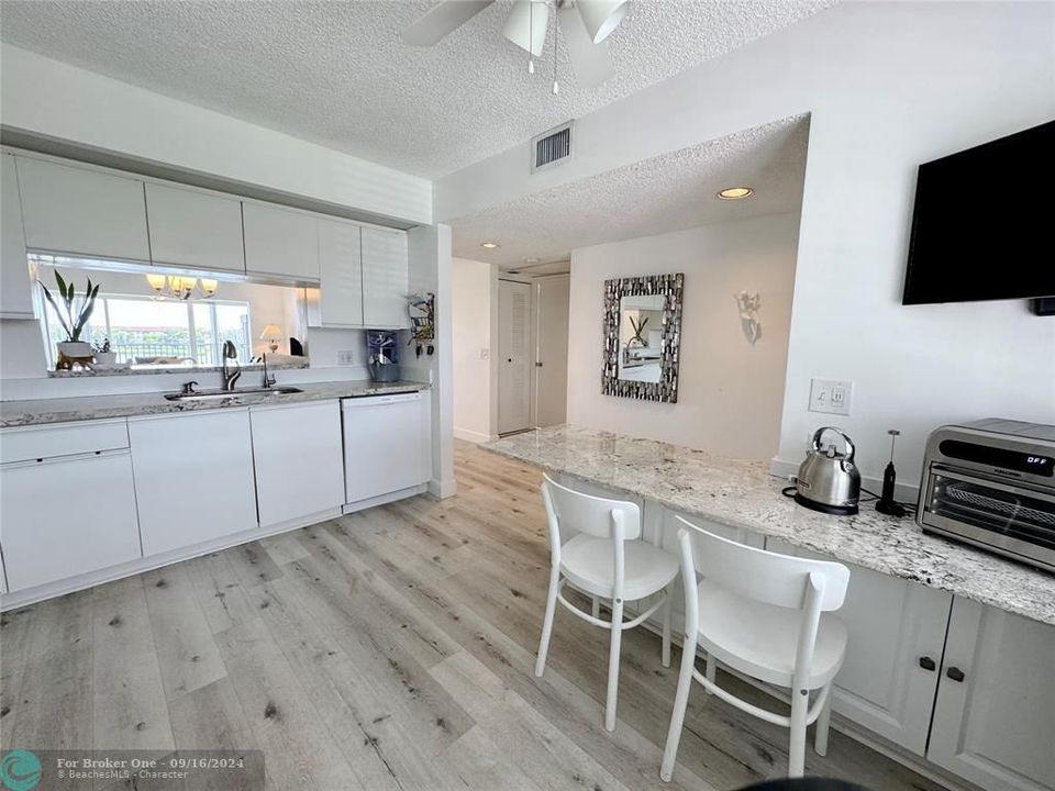 For Sale: $249,000 (2 beds, 2 baths, 1192 Square Feet)