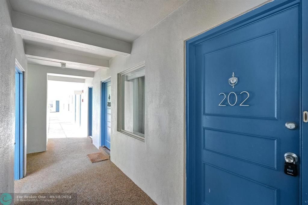 Active With Contract: $2,100 (2 beds, 2 baths, 1000 Square Feet)