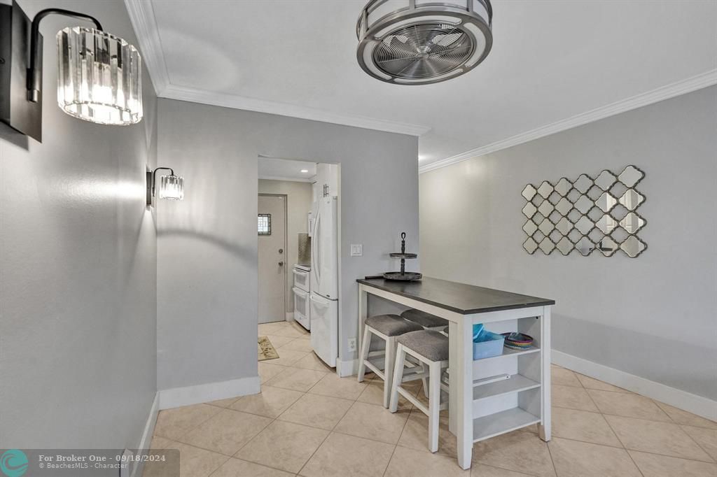 Active With Contract: $2,100 (2 beds, 2 baths, 1000 Square Feet)