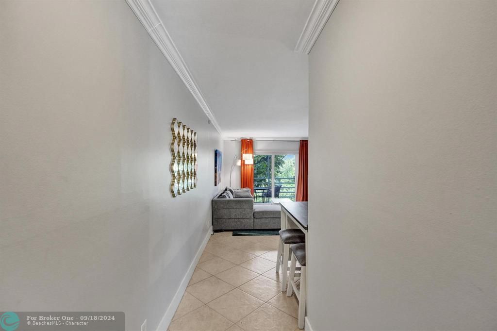 Active With Contract: $2,100 (2 beds, 2 baths, 1000 Square Feet)