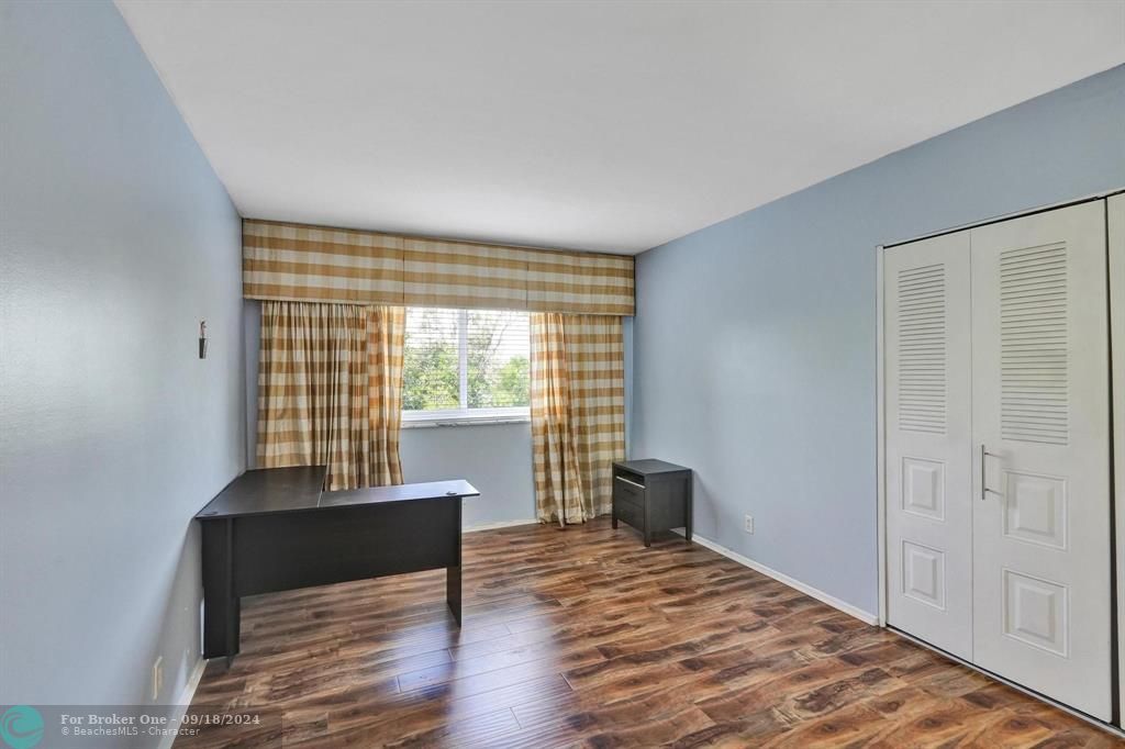 Active With Contract: $2,100 (2 beds, 2 baths, 1000 Square Feet)