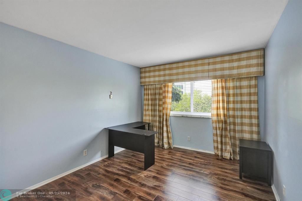 Active With Contract: $2,100 (2 beds, 2 baths, 1000 Square Feet)