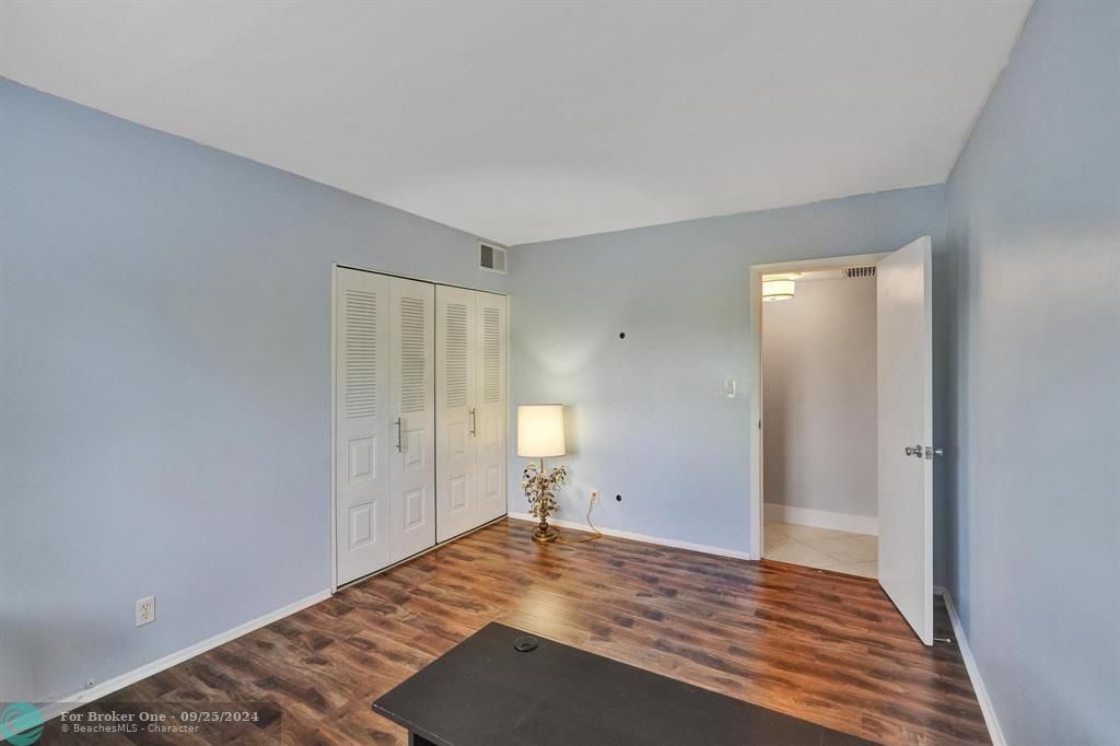 Active With Contract: $2,100 (2 beds, 2 baths, 1000 Square Feet)