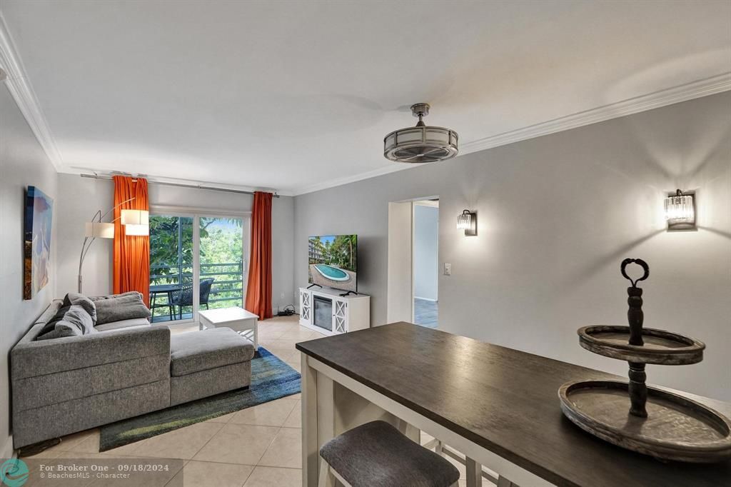 Active With Contract: $2,100 (2 beds, 2 baths, 1000 Square Feet)