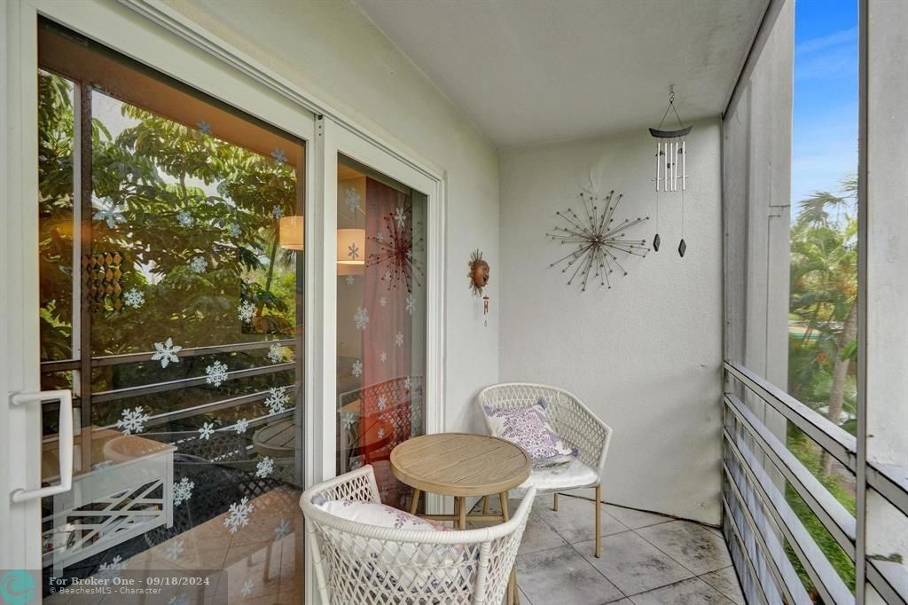 Active With Contract: $2,100 (2 beds, 2 baths, 1000 Square Feet)