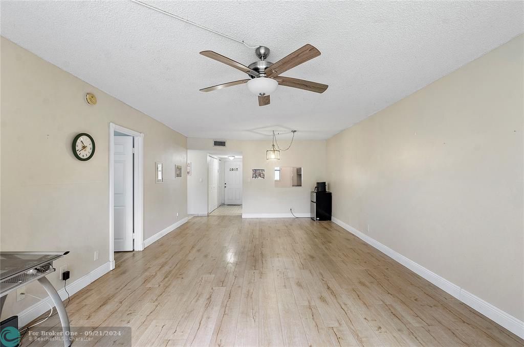 For Sale: $175,000 (2 beds, 2 baths, 1180 Square Feet)