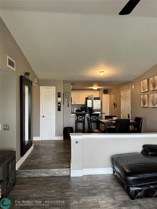 For Sale: $294,900 (2 beds, 2 baths, 1068 Square Feet)