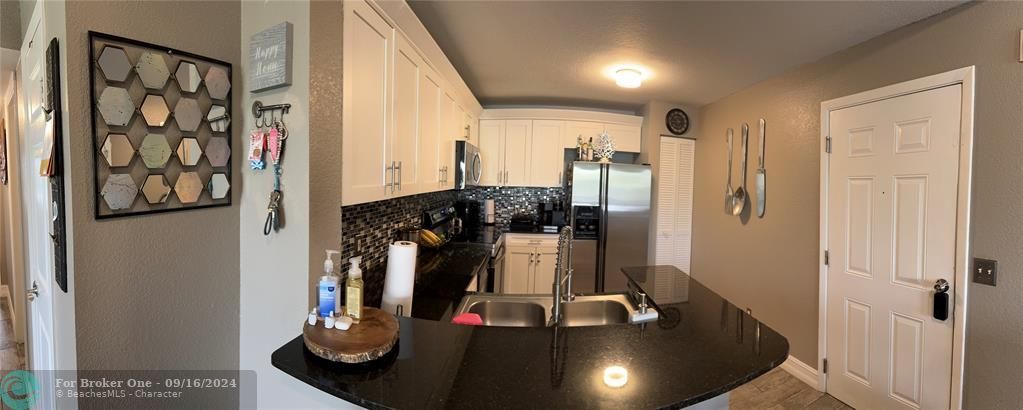 For Sale: $294,900 (2 beds, 2 baths, 1068 Square Feet)