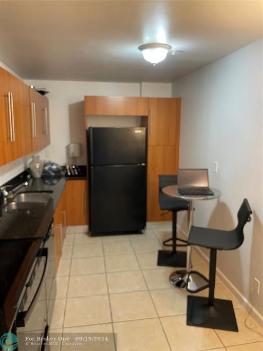 For Rent: $2,500 (1 beds, 1 baths, 872 Square Feet)