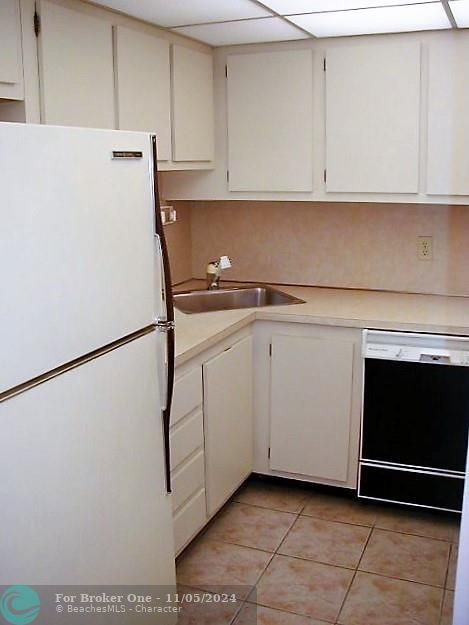 For Sale: $199,900 (1 beds, 1 baths, 782 Square Feet)