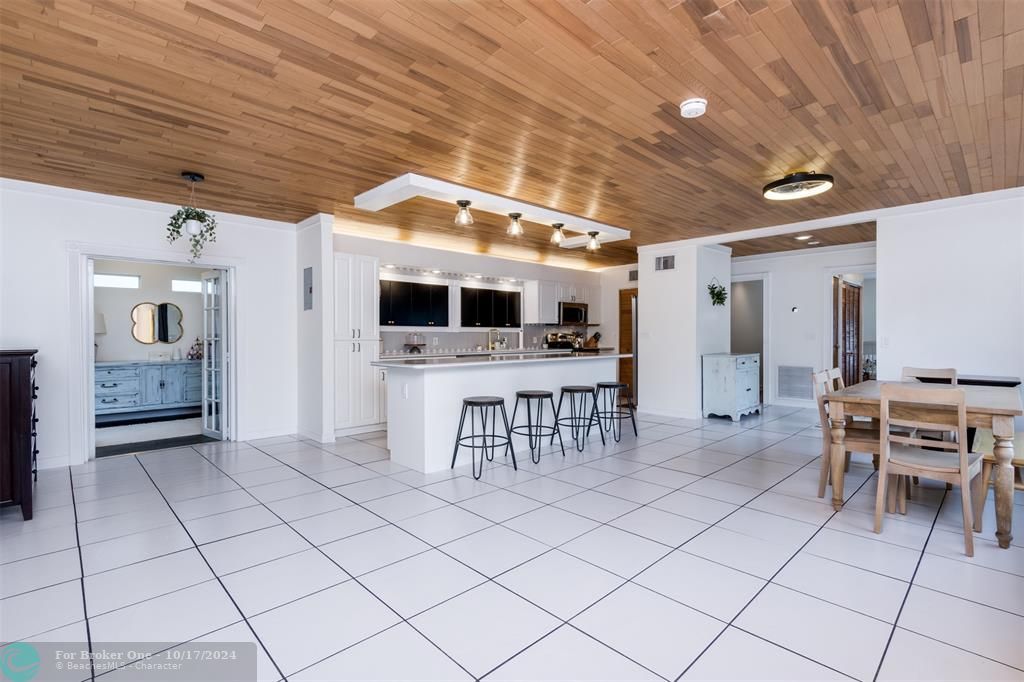 Active With Contract: $975,000 (3 beds, 3 baths, 1912 Square Feet)