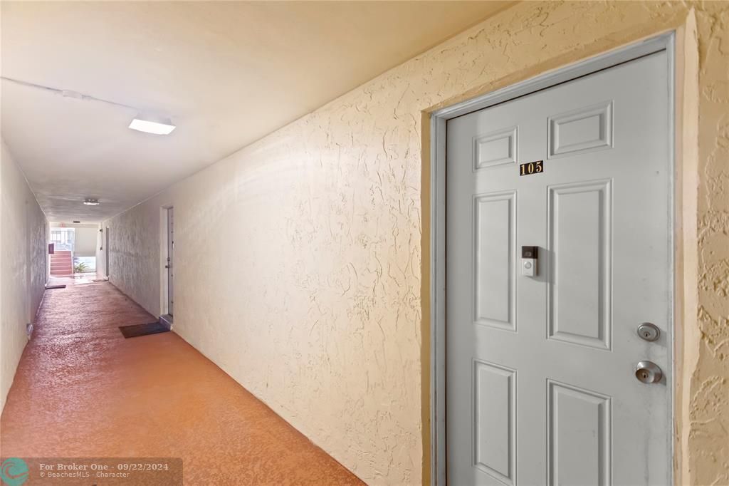 For Sale: $151,000 (1 beds, 1 baths, 690 Square Feet)