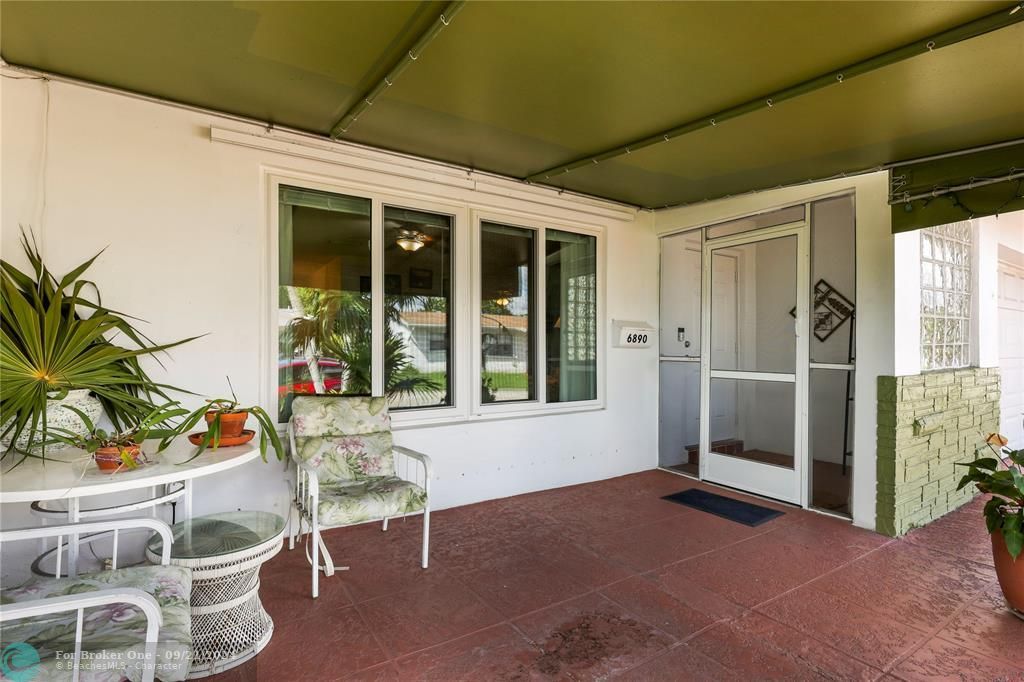 For Sale: $357,000 (2 beds, 2 baths, 1587 Square Feet)