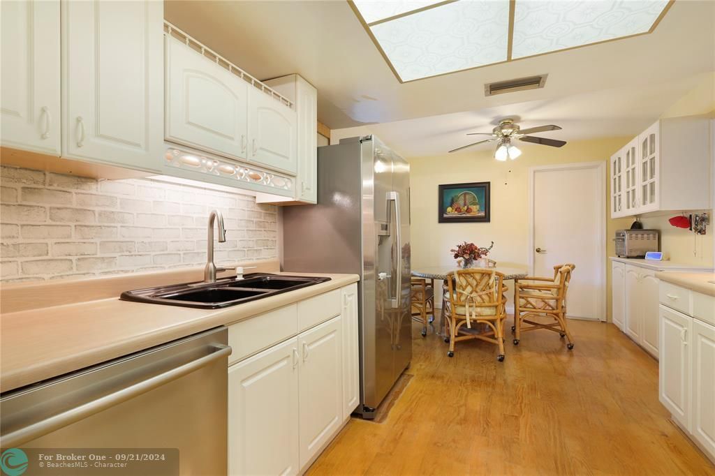 For Sale: $357,000 (2 beds, 2 baths, 1587 Square Feet)