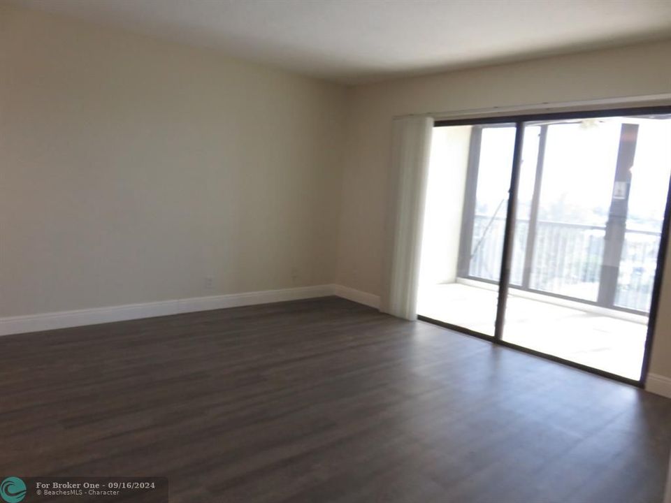 For Sale: $189,900 (2 beds, 2 baths, 1399 Square Feet)