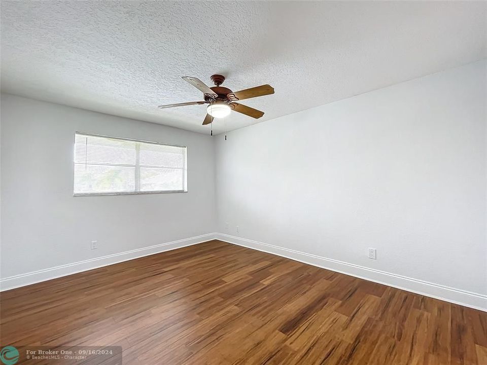 For Sale: $219,000 (2 beds, 2 baths, 965 Square Feet)